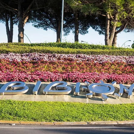 Enjoy Your Escape By The Pool Appartamento Bibione